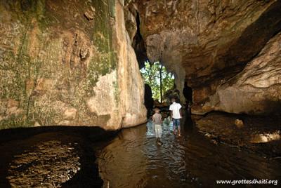 La grotte Bassin Zim, près de Hinche