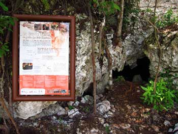 Panneau d'information de la grotte Bellony